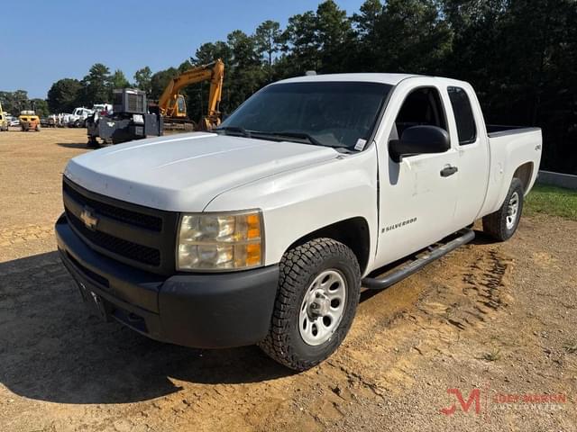 Image of Chevrolet Silverado equipment image 3