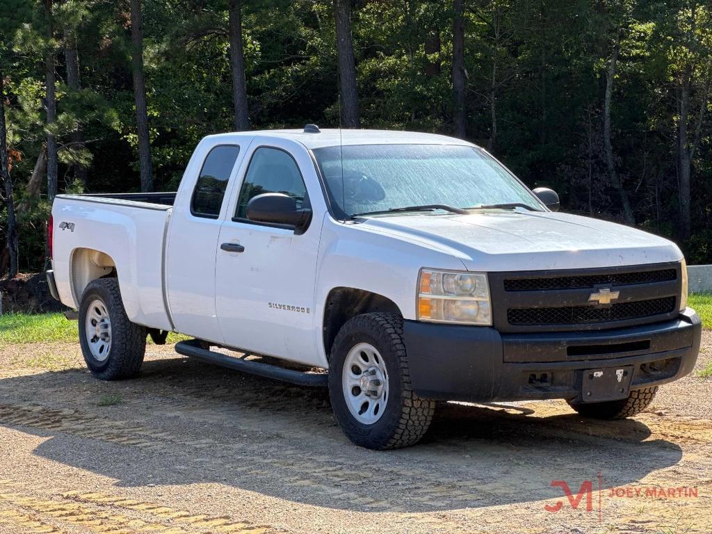 Image of Chevrolet Silverado Primary image