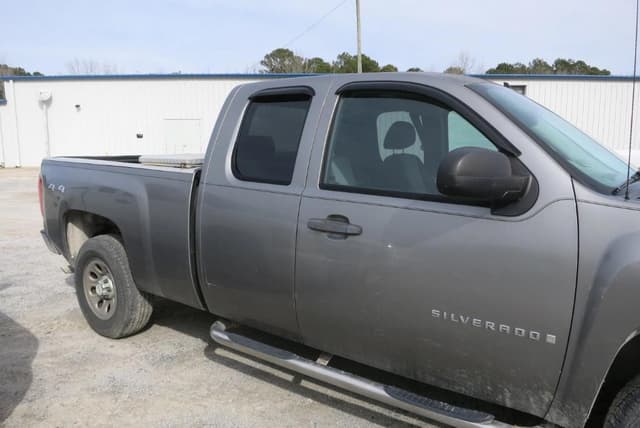 Image of Chevrolet 1500 equipment image 2