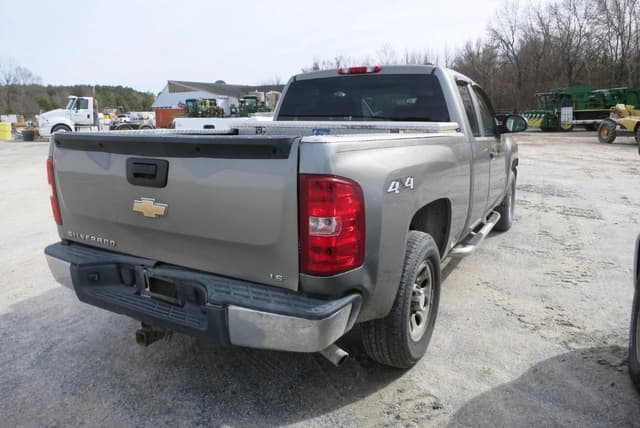 Image of Chevrolet 1500 equipment image 3