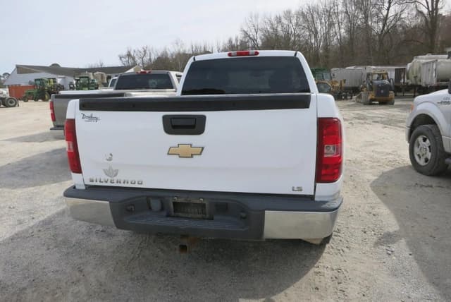 Image of Chevrolet 1500 equipment image 3