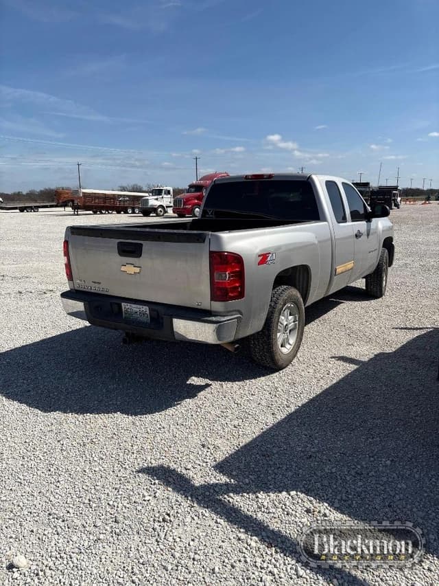 Image of Chevrolet 1500 equipment image 1