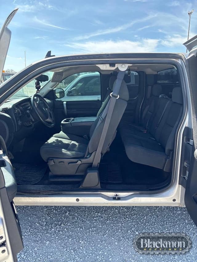 Image of Chevrolet 1500 equipment image 3