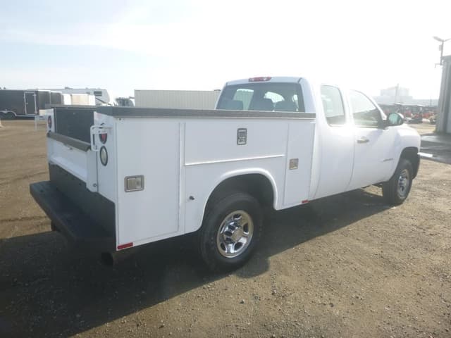 Image of Chevrolet 2500 equipment image 2