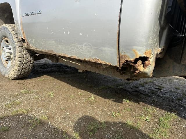 Image of Chevrolet 2500HD equipment image 4