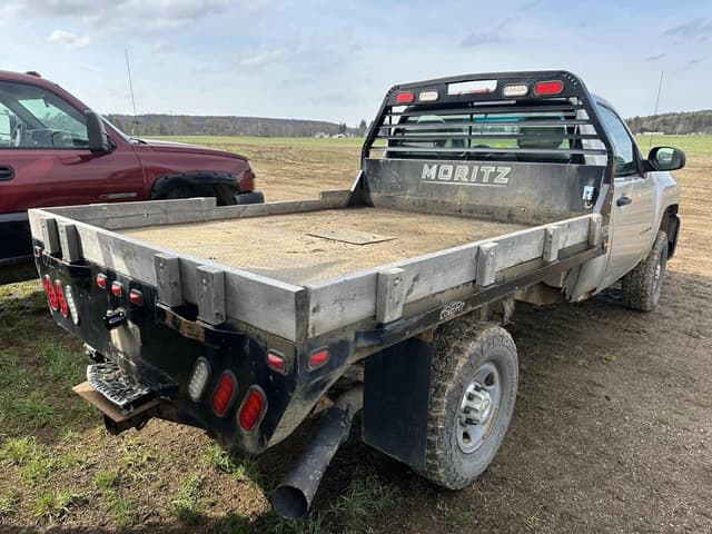 Image of Chevrolet 2500HD equipment image 2