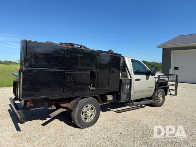 Image of Chevrolet 2500HD equipment image 2
