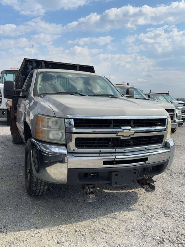 Image of Chevrolet 2500HD equipment image 2