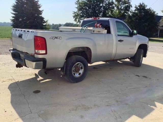 Image of Chevrolet 2500 equipment image 3