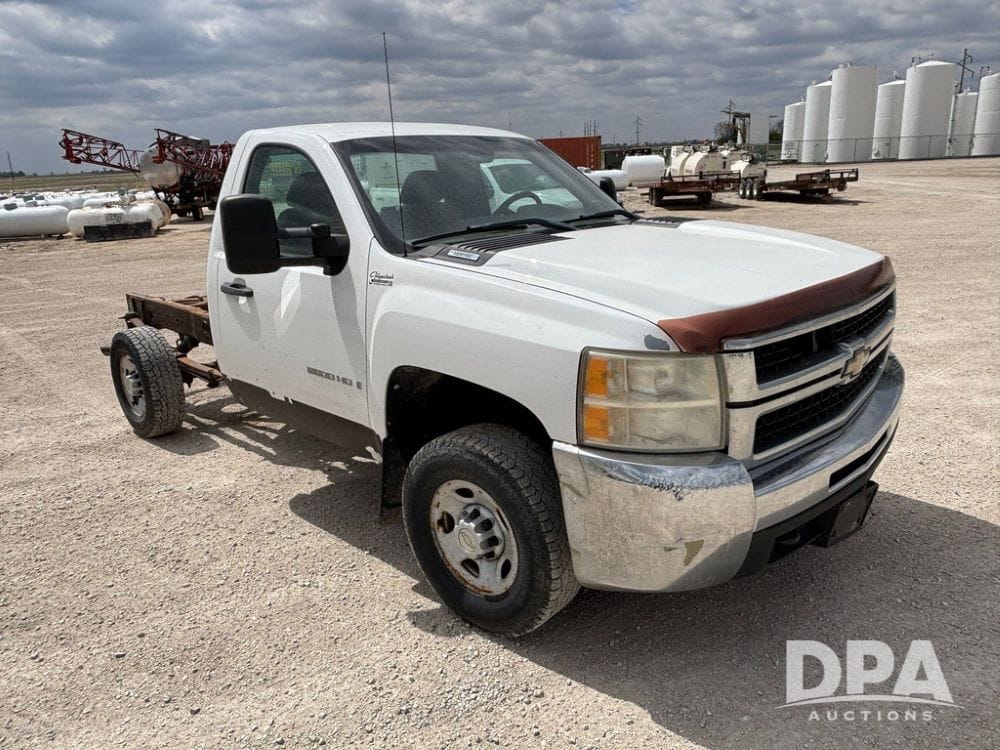 2009 Chevrolet 2500HD Equipment Image0