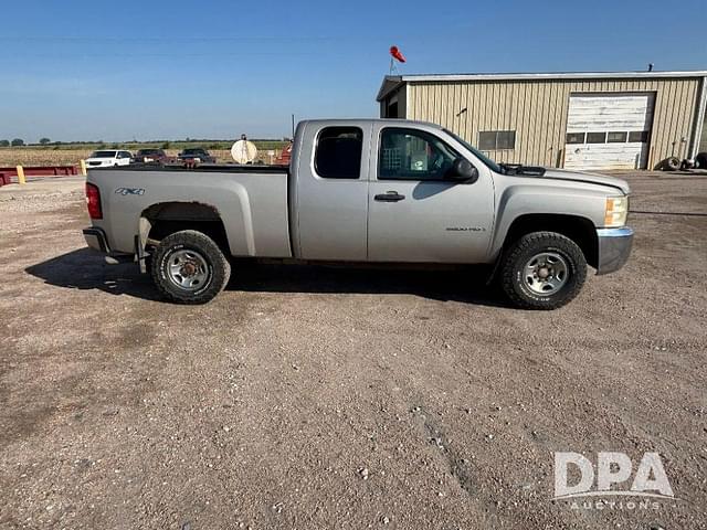 Image of Chevrolet 2500HD equipment image 2