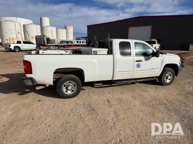 Image of Chevrolet 2500HD equipment image 3