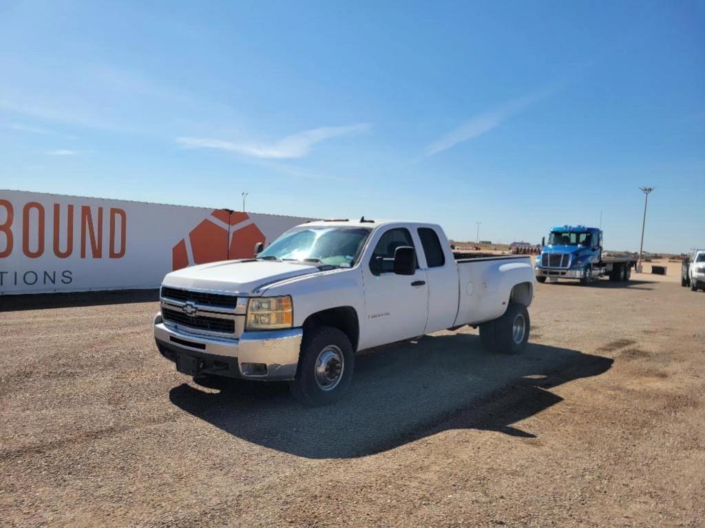 2009 Chevrolet 3500HD Equipment Image0