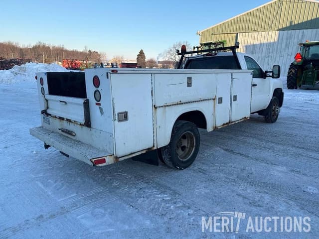Image of Chevrolet 3500 equipment image 4