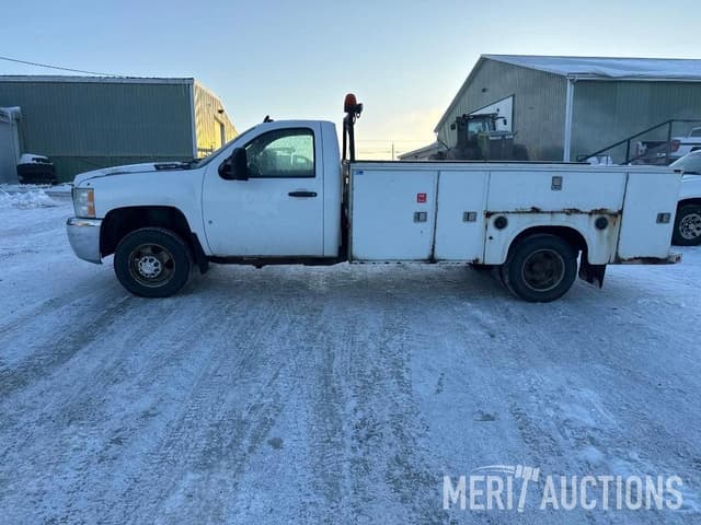 Image of Chevrolet 3500 equipment image 1