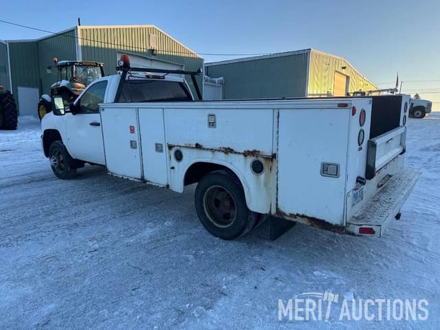 Image of Chevrolet 3500 equipment image 2
