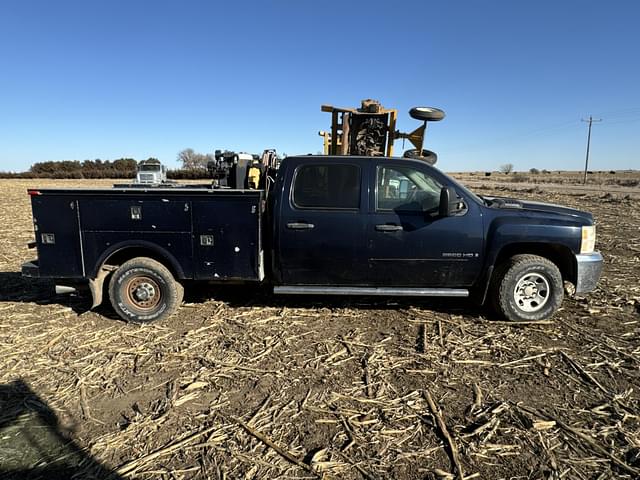 Image of Chevrolet 3500 equipment image 3