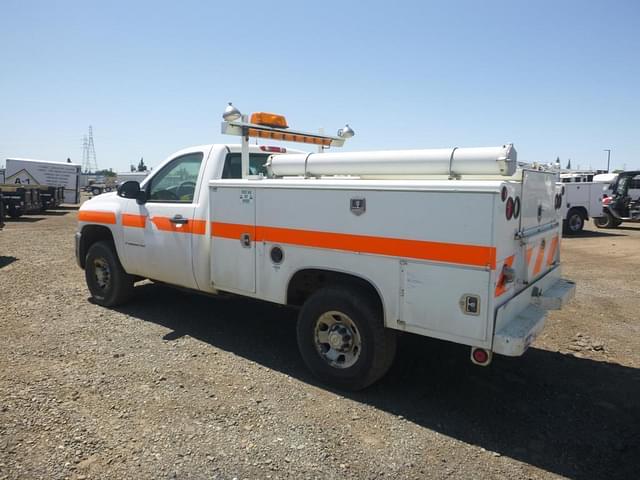 Image of Chevrolet 3500 equipment image 4