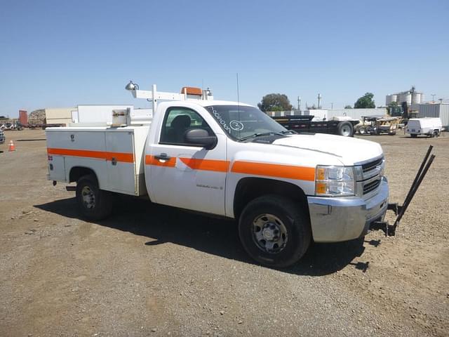 Image of Chevrolet 3500 equipment image 2