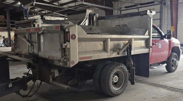Image of Chevrolet 3500HD equipment image 3