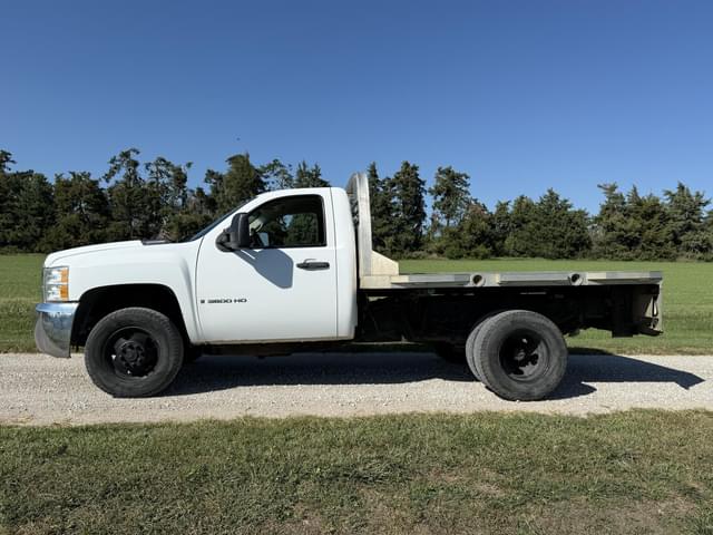 Image of Chevrolet 3500HD equipment image 1