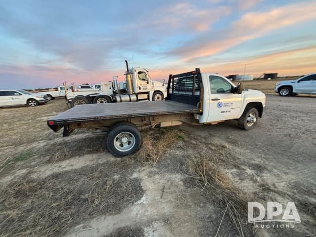 Image of Chevrolet 3500HD equipment image 2