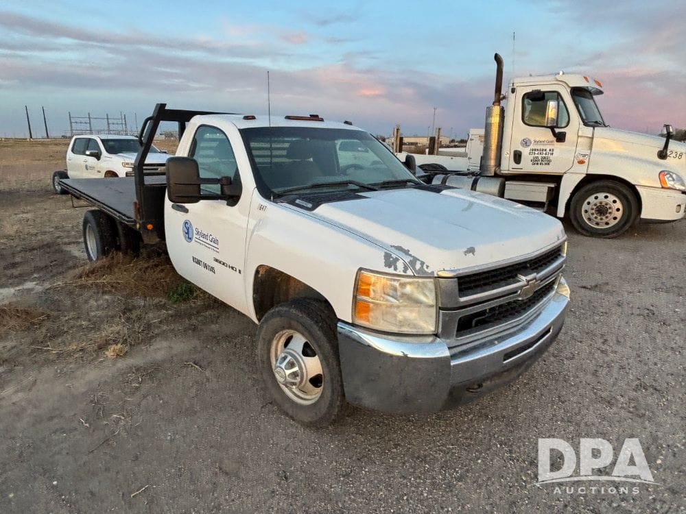 2009 Chevrolet 3500HD Equipment Image0