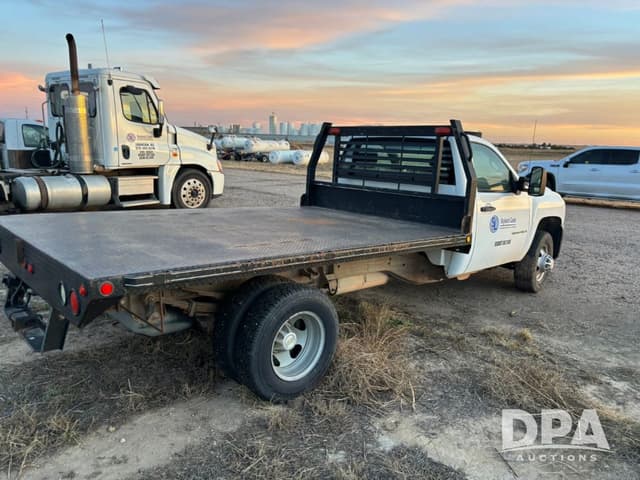 Image of Chevrolet 3500HD equipment image 3