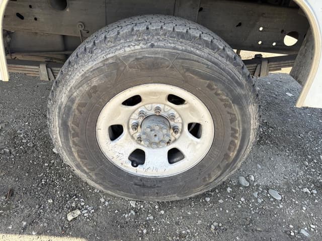 Image of Chevrolet 3500HD equipment image 4