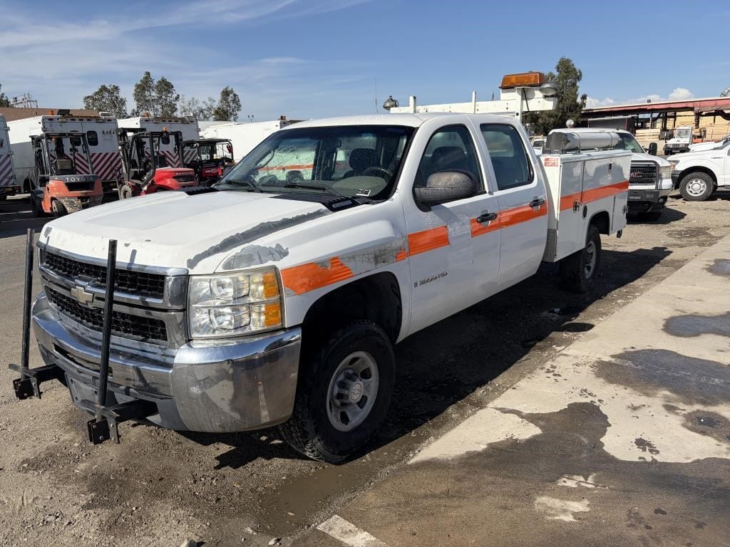 2009 Chevrolet 3500HD Equipment Image0