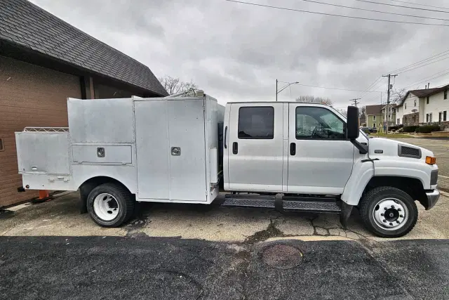 Image of Chevrolet 5500 equipment image 4