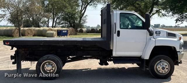 Image of Chevrolet C5500 equipment image 3