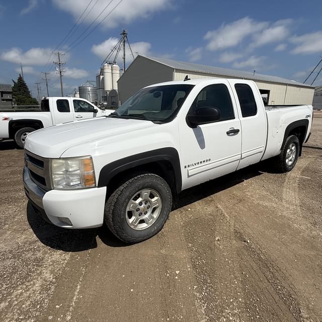 Image of Chevrolet Silverado equipment image 1