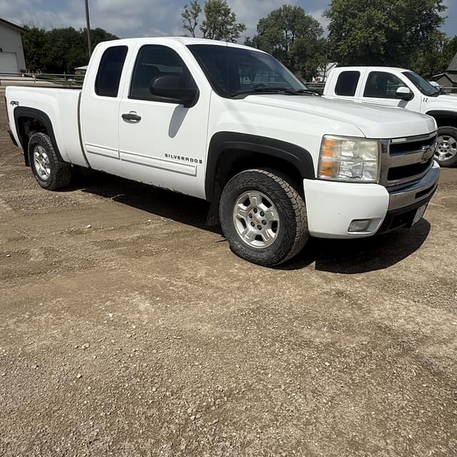 Image of Chevrolet Silverado equipment image 2