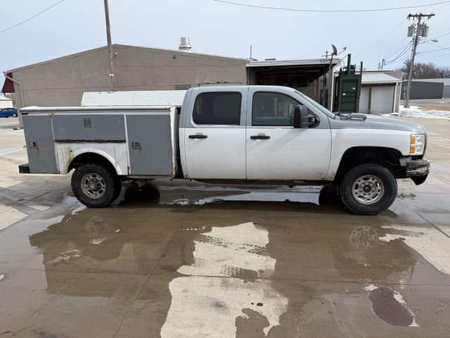 Image of Chevrolet 2500 equipment image 2