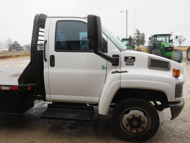 Image of Chevrolet C5500 equipment image 4