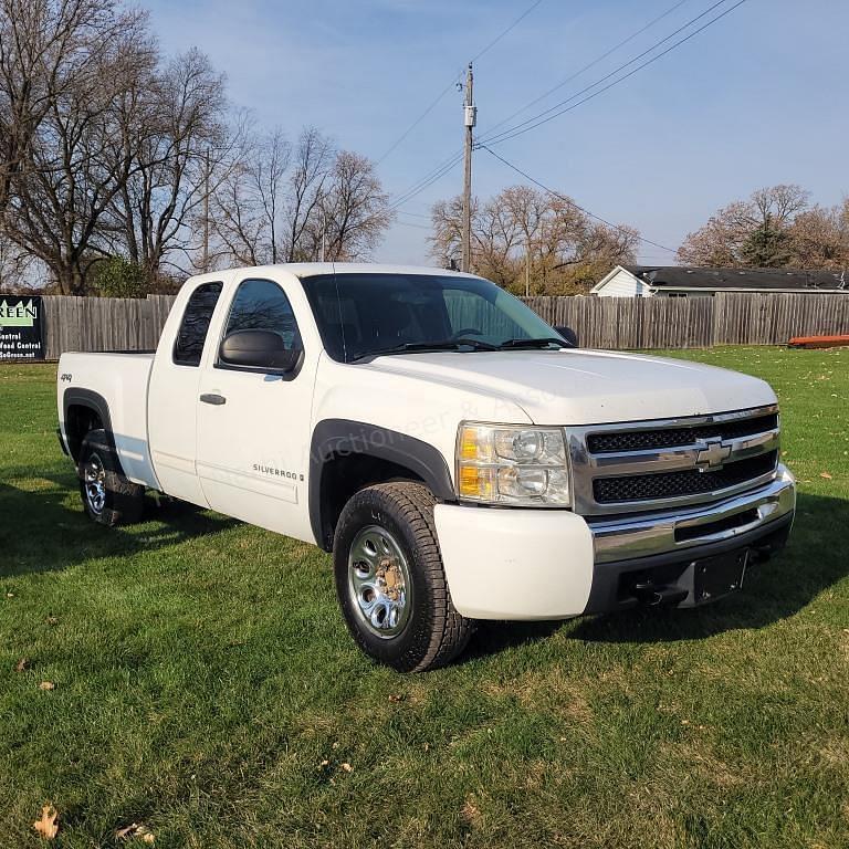 Image of Chevrolet Silverado Primary image