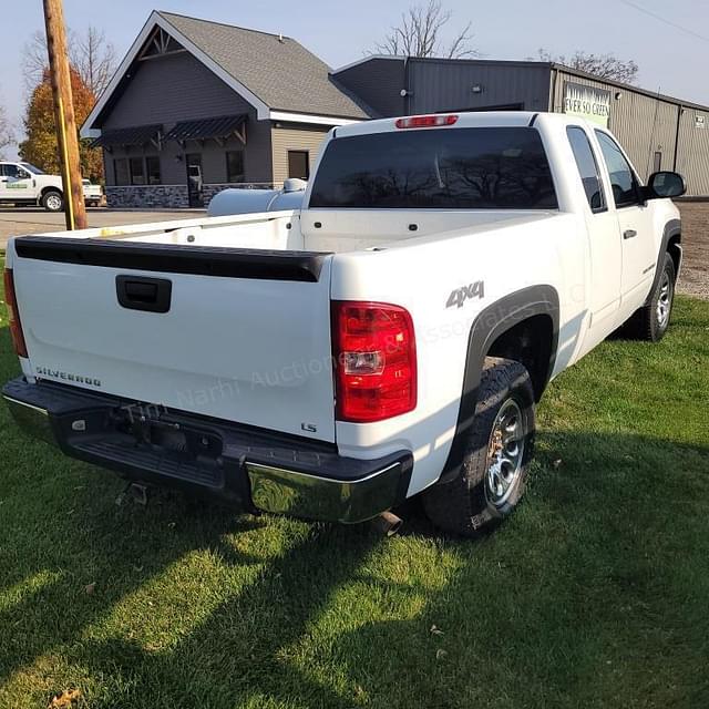 Image of Chevrolet Silverado equipment image 1