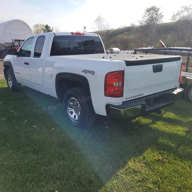 Image of Chevrolet Silverado equipment image 4