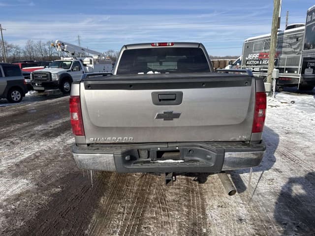 Image of Chevrolet 1500 equipment image 3