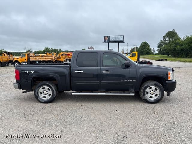 Image of Chevrolet 1500 equipment image 3