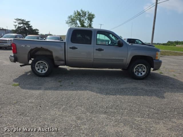 Image of Chevrolet Silverado equipment image 3