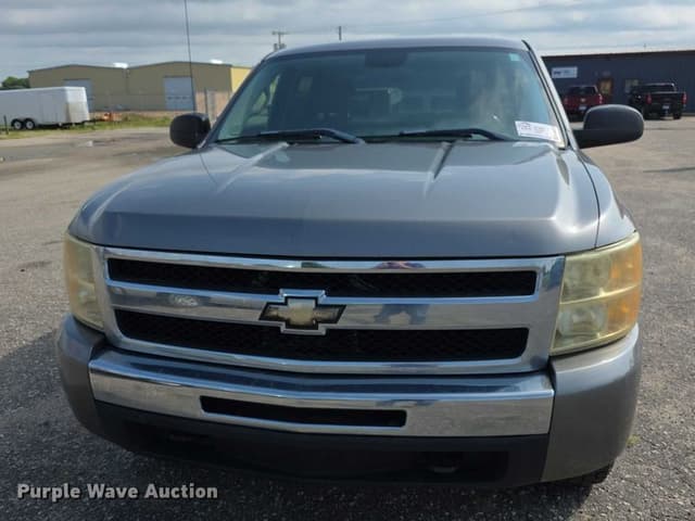 Image of Chevrolet Silverado equipment image 1