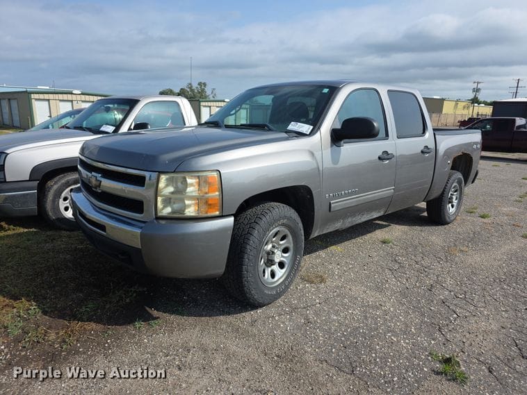2009 Chevrolet Silverado Equipment Image0