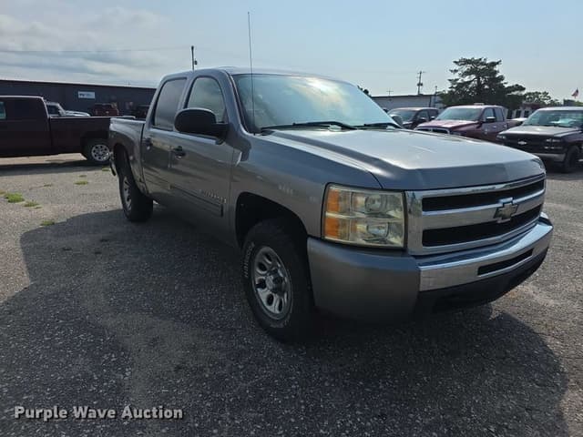 Image of Chevrolet Silverado equipment image 2
