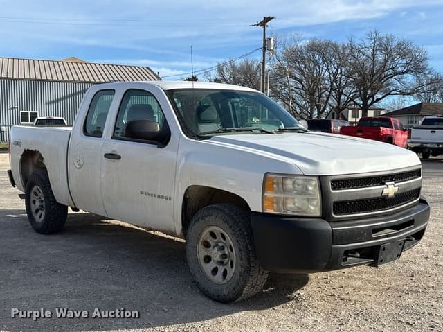Image of Chevrolet Silverado equipment image 2