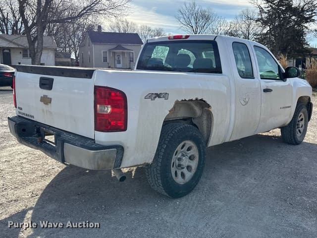 Image of Chevrolet Silverado equipment image 4