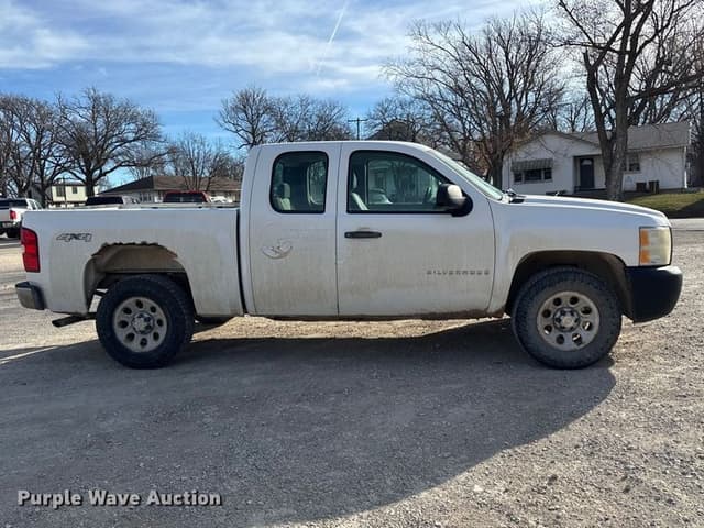 Image of Chevrolet Silverado equipment image 3