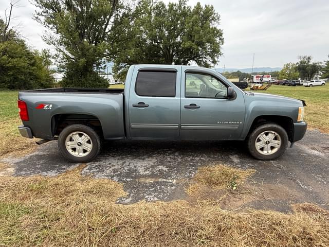Image of Chevrolet 1500 equipment image 4