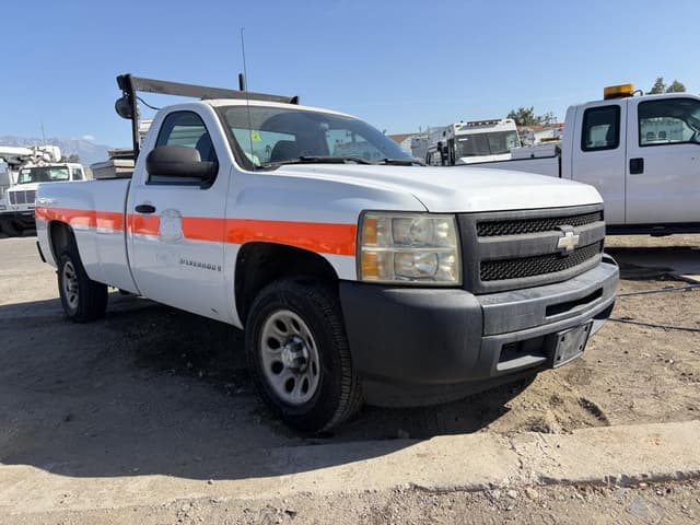 Image of Chevrolet Silverado equipment image 1